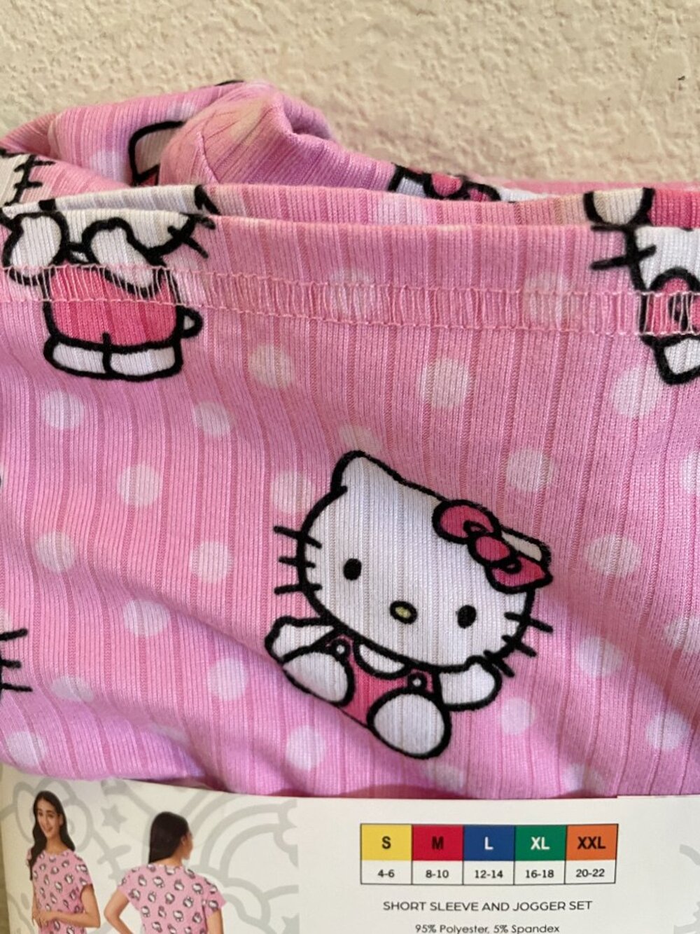 NEW Hello Kitty 2 Pc Pajama Set NWT XL Short Sleeve Top Jogger Pants Pink - Picture 4 of 10